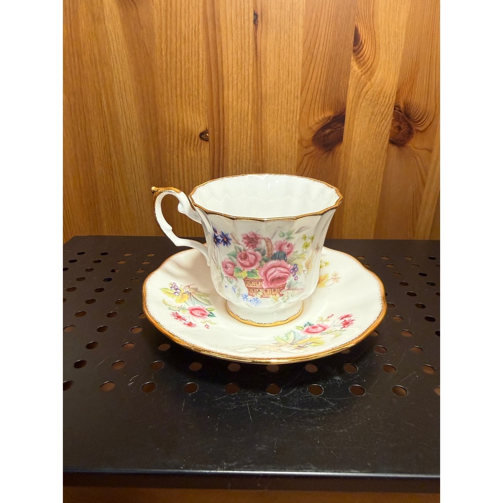 Vintage Elizabethan Fine Bone China Teacup & Saucer Floral  Gold Trim England